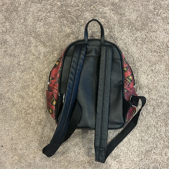 Like new Harry Potter, Gryffindor, mini backpack - Picture 3 of 3
